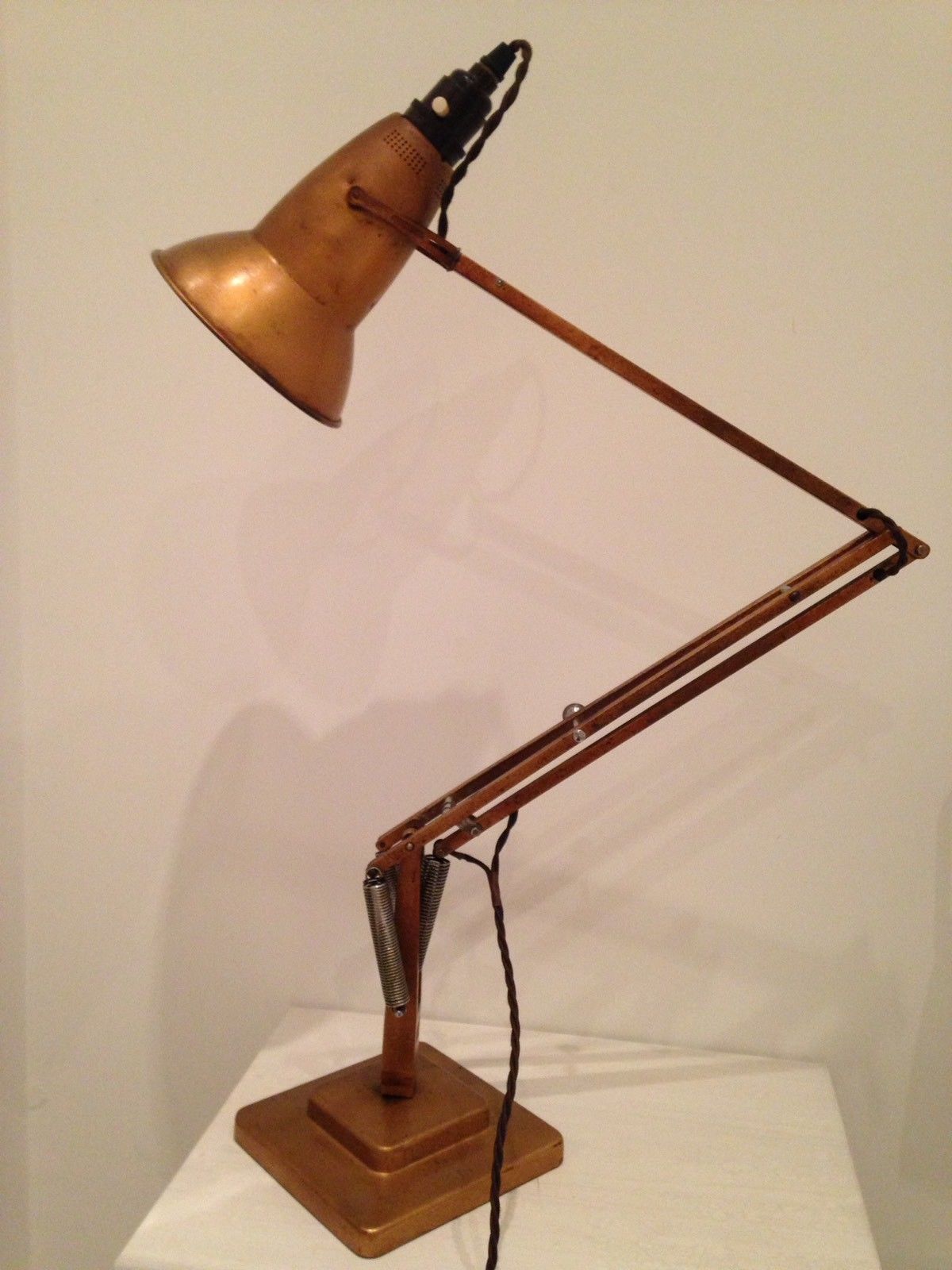 Lampes Anglepoises : une sélection de 5 modèles vintages les plus chers !